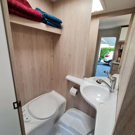 Caravane Tractable キャンプ場 *