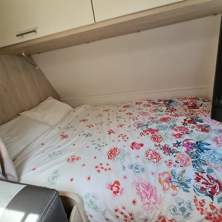 Caravane Tractable キャンプ場 *